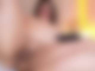 Rachele-x MILF webcam performer live streaming