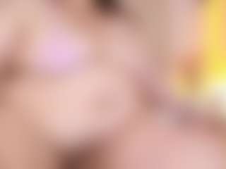 Rachele-x MILF webcam performer live streaming