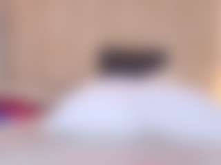 Rachele-x MILF webcam performer live streaming