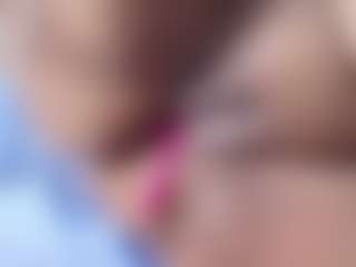 Live cam show with Rachele-x - Anal MILF on AdultVida.com