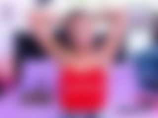 Pretty Val MILF webcam performer live streaming