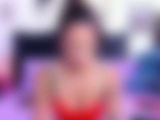 Pretty Val MILF webcam performer live streaming