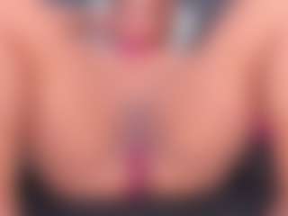 Live cam show with Sofia - Handjob on livesuperchat.net