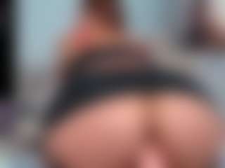 AIDAWILLIAM's Live Sex Cam Show