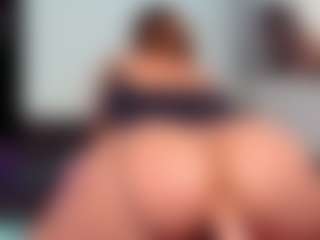 AIDAWILLIAM's Live Sex Cam Show