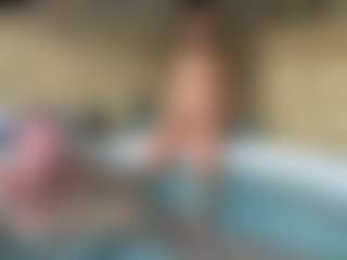 Live cam show with backitupwrennd - Fingers on Camming Site