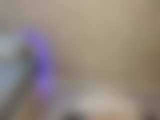 Live cam show with LoraGorgeous - Camel Toe on AdultVida.com