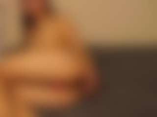 Live cam show with LoraGorgeous - Teen (18+) on livesuperchat.net