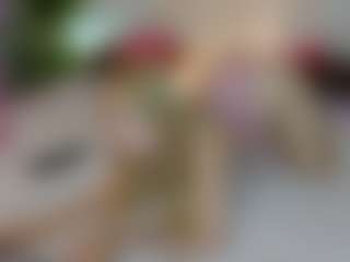 Live cam show with Valerie - Moaning on SquirtSoMuch