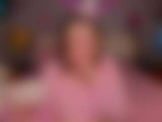 Live cam show with Luna - Oil on crypto-cams