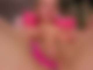 Live cam show with Luna - Fingers on TeamSkeetLive