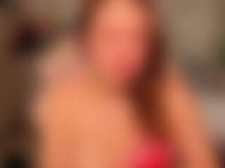 Live cam show with Luna - Oil on StripNow