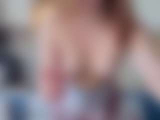 Live cam show with Luna - Moaning on Camsoda