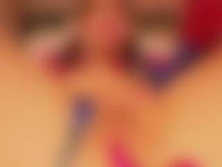 Live cam show with Luna - Squirt on alttransgirls