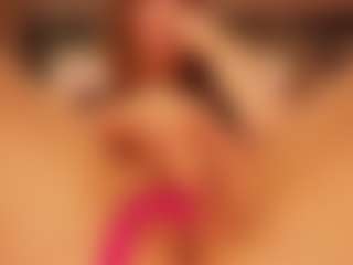 Live cam show with Luna - Body Massage on pussylord.com