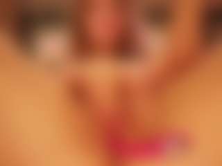 Live cam show with Luna - Moaning on mypornchat.com