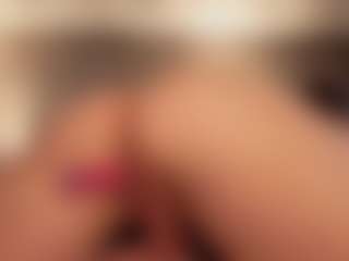 Live cam show with Luna - Oil on justonemore.cc