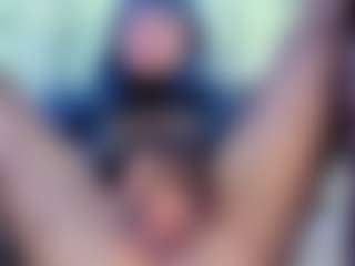 Live cam show with Emily Withe - Squirt on friskycurves.com