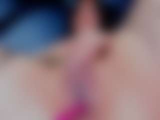 Live cam show with EmmaWiilliamss - Facial on AdultVida.com