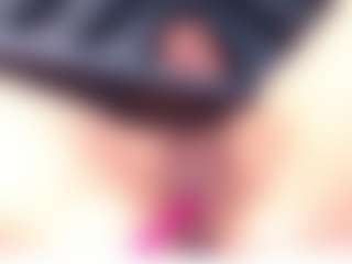 EmmaWiilliamss's Live Sex Cam Show