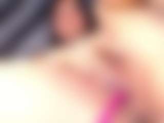 EmmaWiilliamss's Live Sex Cam Show
