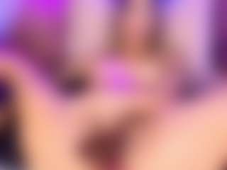 Live cam show with Felicity - Living Room on AdultVida.com
