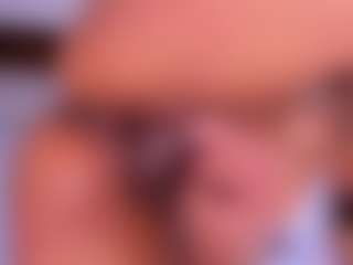 Live cam show with Lau - Bikini on Big Tits