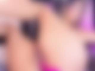 Live cam show with Lau - Fingers on AdultVida.com