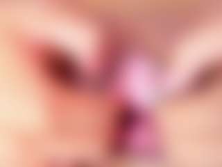 Live cam show with Lau - Living Room on AdultVida.com