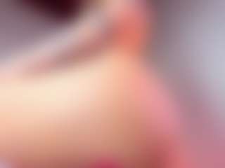 Live cam show with Lau - Blonde Hair Petite on Camsoda