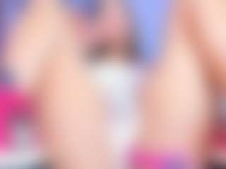 Live cam show with Lau - Strip on studioflirtlive.com