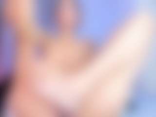 Live cam show with Lau - Deepthroat on Free Soda