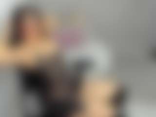 Live cam show with Gia Watsonn - Bedroom on AdultVida.com
