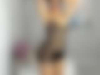 Gia Watsonn MILF webcam performer live streaming