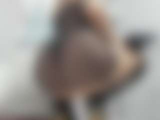 Live cam show with Gia Watsonn - Skinny on eurowanks.com