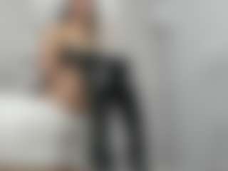 Gia Watsonn MILF webcam performer live streaming
