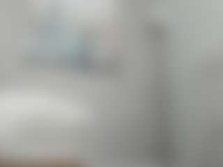 Live cam show with Gia Watsonn - Shaved on hrnylive.com