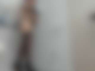 Gia Watsonn MILF webcam performer live streaming