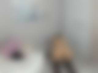 Live cam show with Gia Watsonn - Skinny on Camversity