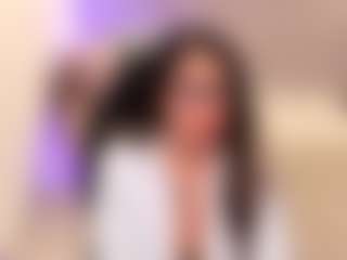 Gia Watsonn MILF webcam performer live streaming