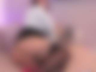 Gia Watsonn MILF webcam performer live streaming