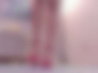 Live cam show with Gia Watsonn - Bikini on livesuperchat.net