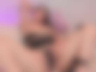 Live cam show with Gia Watsonn - Shaved Pussy on CamClone