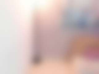 Gia Watsonn MILF webcam performer live streaming