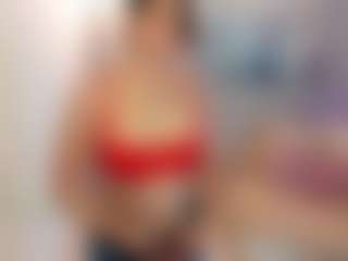 Gia Watsonn MILF webcam performer live streaming