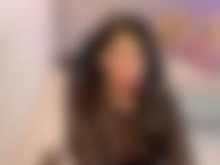 Live cam show with Gia Watsonn - Lush MILF on Chatstar