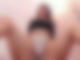 Live cam show with Gia Watsonn - Bikini on Camsoda