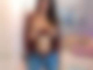 Gia Watsonn MILF webcam performer live streaming