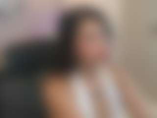 Live cam show with Gia Watsonn - Bedroom on Camming Site