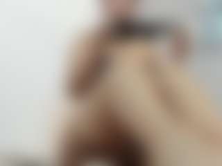 Live cam show with Gia Watsonn - Wet on fuck-show.com